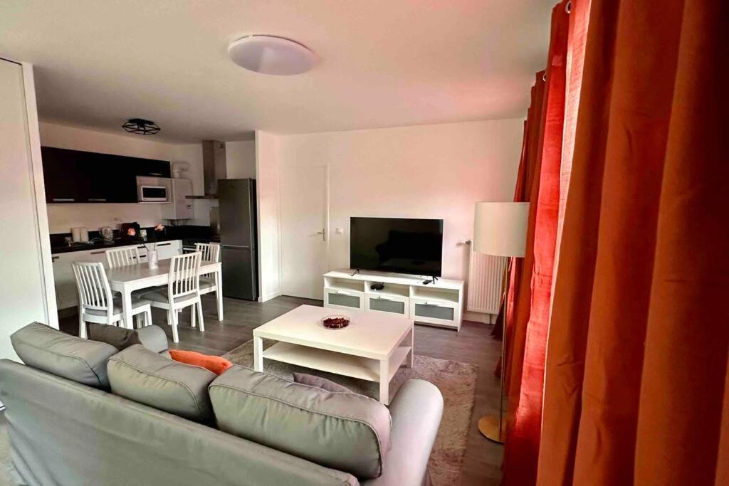Appartement Cozy - Quartier Residentiel Melun Bagian luar foto