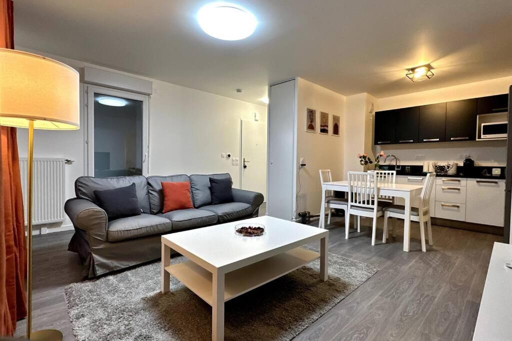 Appartement Cozy - Quartier Residentiel Melun Bagian luar foto