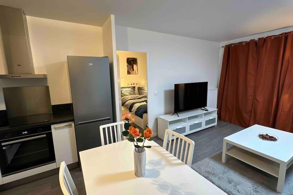 Appartement Cozy - Quartier Residentiel Melun Bagian luar foto