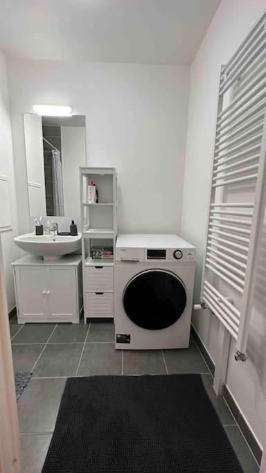 Appartement Cozy - Quartier Residentiel Melun Bagian luar foto