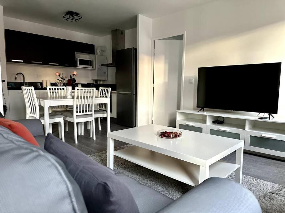 Appartement Cozy - Quartier Residentiel Melun Bagian luar foto
