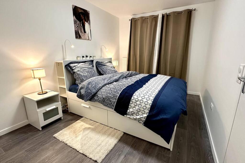 Appartement Cozy - Quartier Residentiel Melun Bagian luar foto