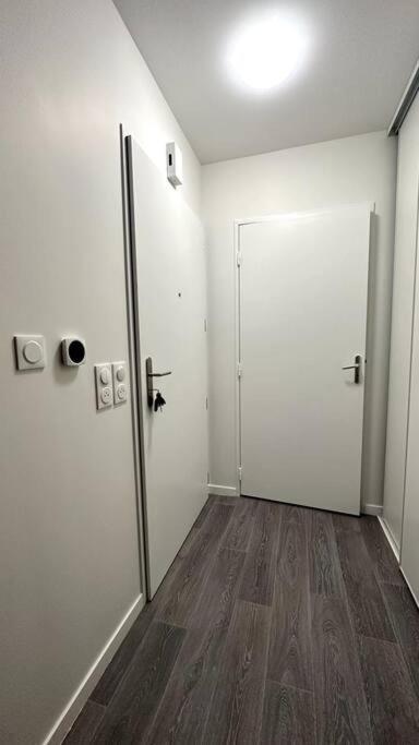 Appartement Cozy - Quartier Residentiel Melun Bagian luar foto